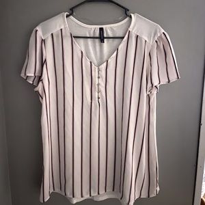 Short sleeved blouse